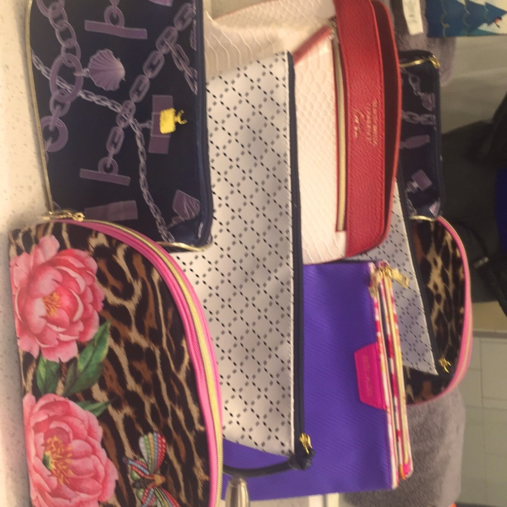 Estée Lauder bags